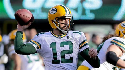 AP source: Jets agree on deal to acquire Aaron Rodgers